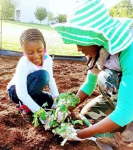 mum teaching-child-farming