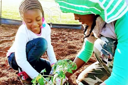 mum teaching-child-farming